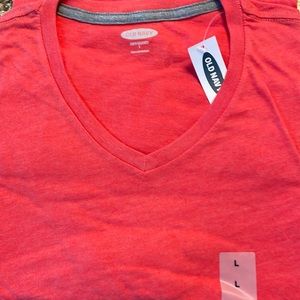 Old Navy men’s large v-neck t-shirt.
